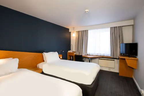 Holiday Inn Express Warwick - Stratford-Upon-Avon Rooms Photos