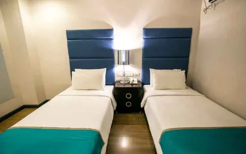Queen Margarette Hotel - Downtown Rooms Photos