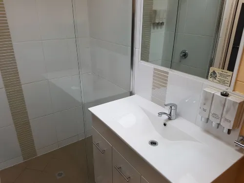 Y Motels Rockhampton Huoneet Photos