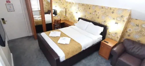 Russell Hotel Photos