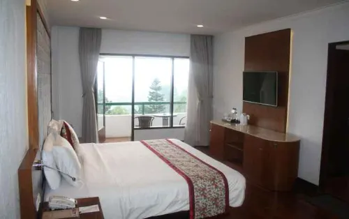 Puncak Pass Resort Rum Photos
