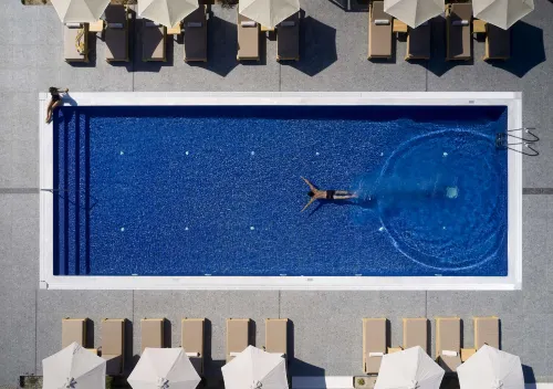 Sea Breeze Santorini Beach Resort, Curio Collection by Hilton Loisirs et amusements Photos