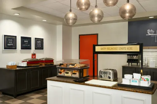 Hampton Inn & Suites Exeter Restauration Photos