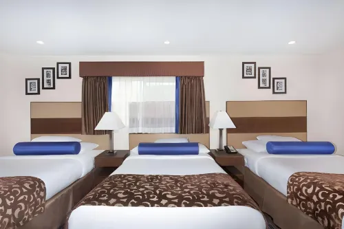 Howard Johnson by Wyndham Berkeley Rooms Photos