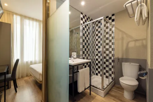 Hotel Avenida Gran Vía Rooms Photos