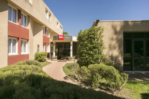 Hôtel IBIS Avignon Sud Extérieur Photos