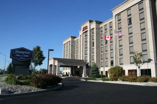 Hampton Inn and Suites by Hilton Windsor Exterior Photos