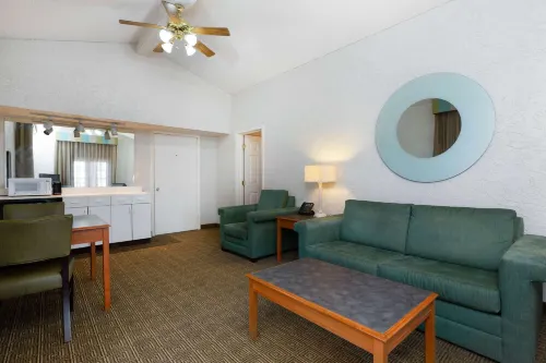 La Quinta Inn Tampa Airport Stadium Westshore Photos