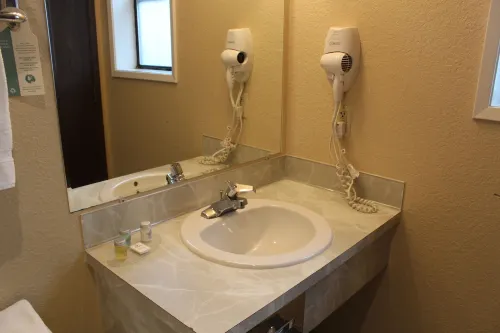 FairBridge Inn & Suites Chambres Photos