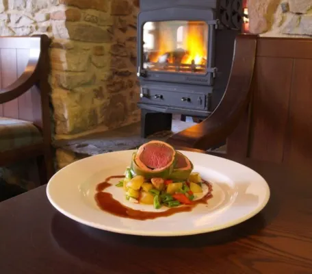 Loch Ness Inn Restauration Photos