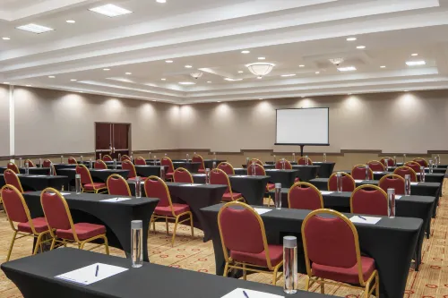 DoubleTree by Hilton Hotel Newark Airport Business Facilities Photos