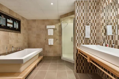 Ramada by Wyndham Fredericton Rooms Photos