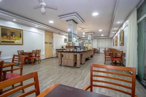 Hotel Golden Park Curitiba by Nacional Inn Ristorazione Photos