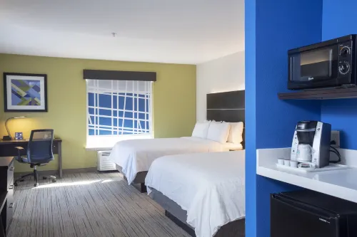 Holiday Inn Express & Suites Chester-Monroe-Goshen Phòng Photos