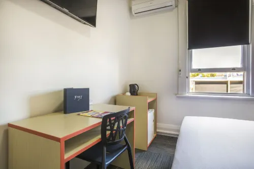 Melton Hotel Photos