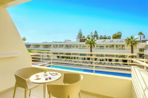 Melpo Antia Hotel & Suites Рядом с отелем Photos