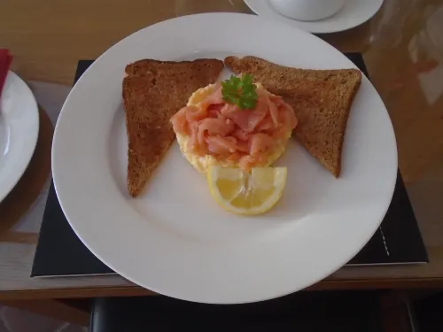 Trumbles Gatwick B&B Dining Photos
