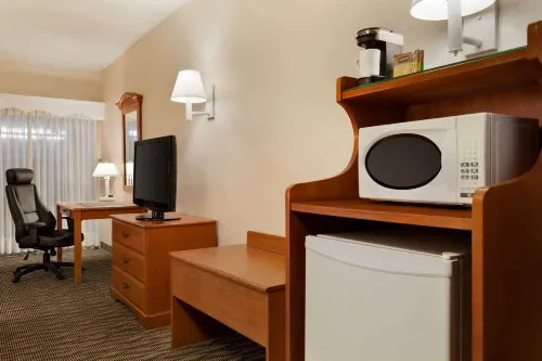 Ramada by Wyndham Fredericton Номера Photos