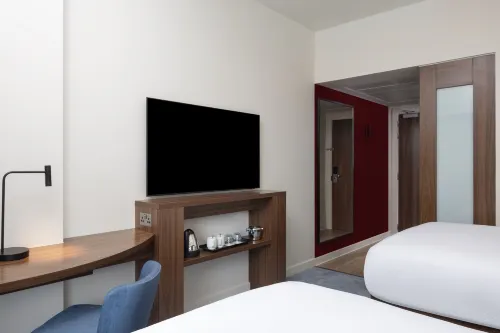 Hampton by Hilton London Gatwick Airport Rooms Photos