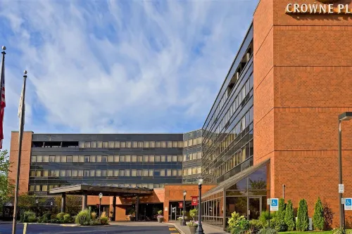 Crowne Plaza Edison Photos