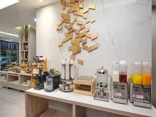 Altera Hotel and Residence Питание Photos