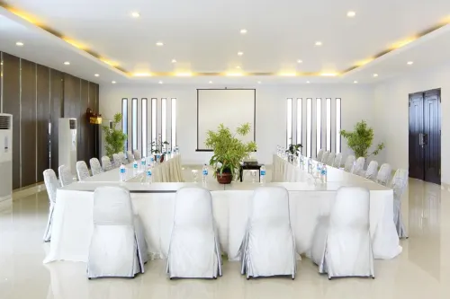The Radiant Hotel Fasilitas Bisnis Photos