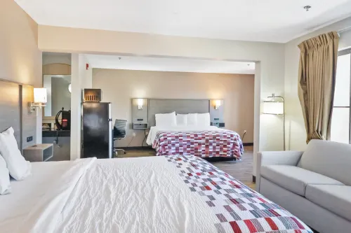 Red Roof Inn & Suites Fayetteville - Fort Bragg Zimmer Photos