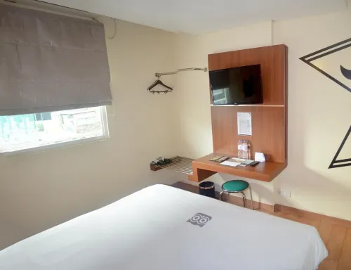 World Hotel Jakarta - Bandengan Zimmer Photos