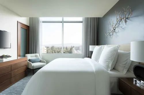Four Seasons Hotel Silicon Valley at East Palo Alto Zimmer Photos