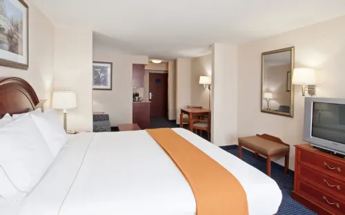 Holiday Inn Express & Suites Cleveland-Richfield Photos