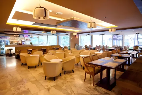 Graceland Hotel Bangkok Restauration Photos