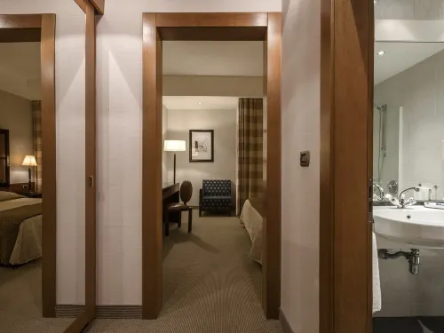 FlyOn Hotel & Conference Center Chambres Photos
