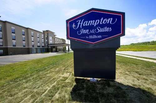 Hampton Inn & Suites by Hilton Truro Exterior Photos