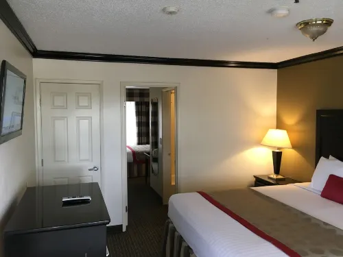 Ramada by Wyndham Ontario Værelser Photos