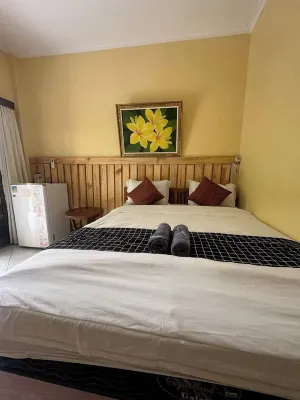 Sari Buana Bed & Breakfast Kamar Photos