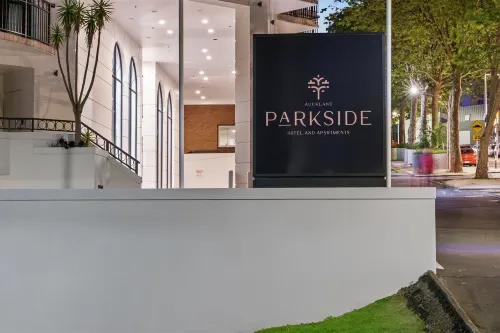 Parkside Hotel & Apartments Exterior Photos
