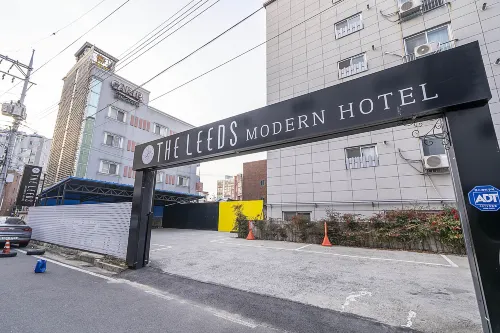 The Leeds Hotel Extérieur Photos