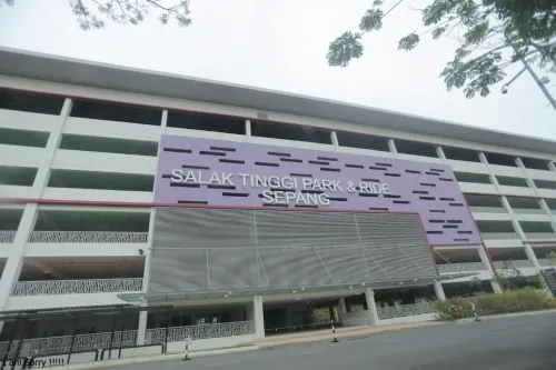 Jam Hotel Kota Warisan Sepang @ Erl Salak Tinggi, KLIA 1-2 & F1 Eksterior Photos