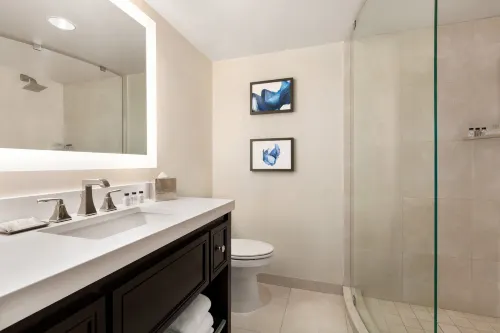 Crowne Plaza Philadelphia - King of Prussia Rooms Photos