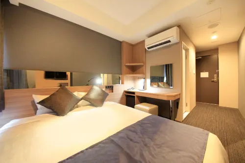 Quintessa Hotel Osaka Shinsaibashi Comic&Books Kamar Photos