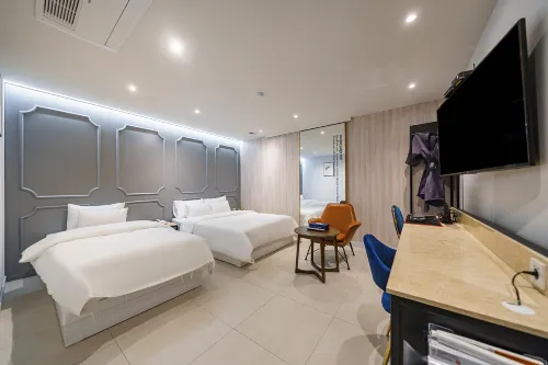Hotel Millennium Rooms Photos