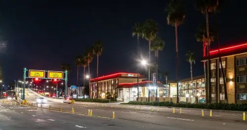 Super 8 by Wyndham Anaheim/Disneyland Drive Near Hotel Photos