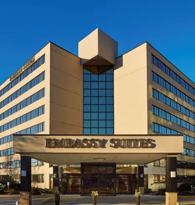 Embassy Suites by Hilton Tysons Corner Exterior Photos
