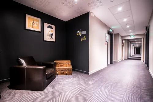 Best Western Plus Suitcase Paris la Defense Public Areas Photos