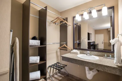 Best Western Corona Hotel  Suites Chambres Photos