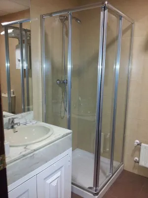 B&B HOTEL Gijón Centro Begoña Værelser Photos
