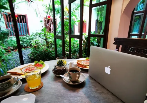 East Indies Mansion Restauration Photos