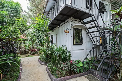 Royal Caravan Hotel & Outbound Trawas Area Publik Photos