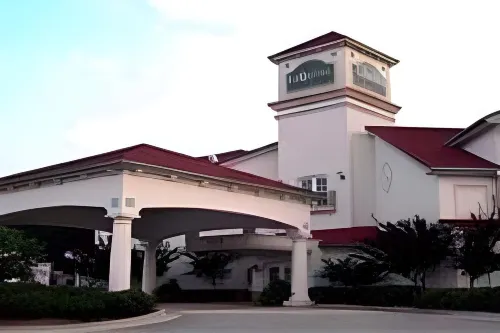 La Quinta Inn & Suites by Wyndham Raleigh Durham Airport Rooms Photos