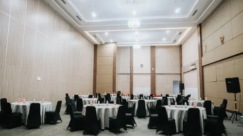 Ascent Premiere Pasuruan Fasilitas Bisnis Photos